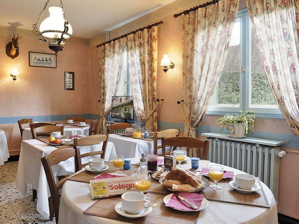 Logis Auberge A La Tete De Lard La Ferte-Imbault Luaran gambar